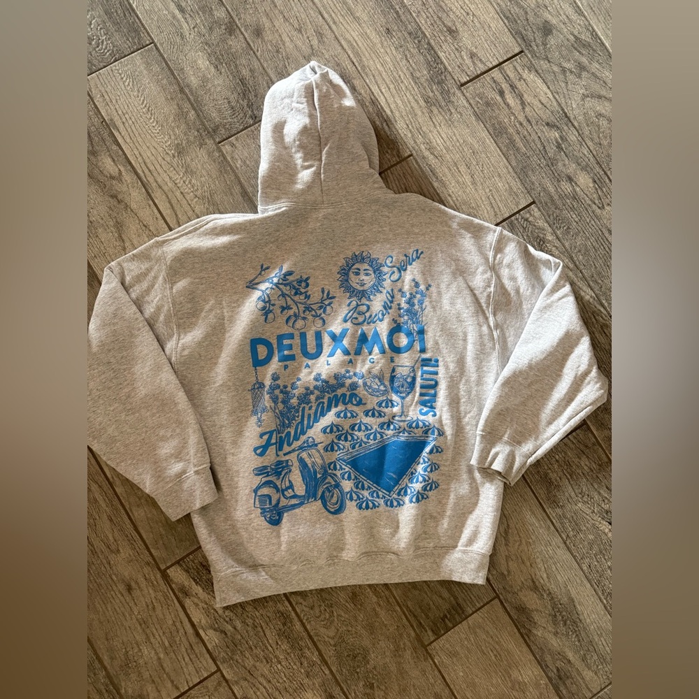 NWOT DeuxMoi Palace CIAO Limited Edition Sweatshirt